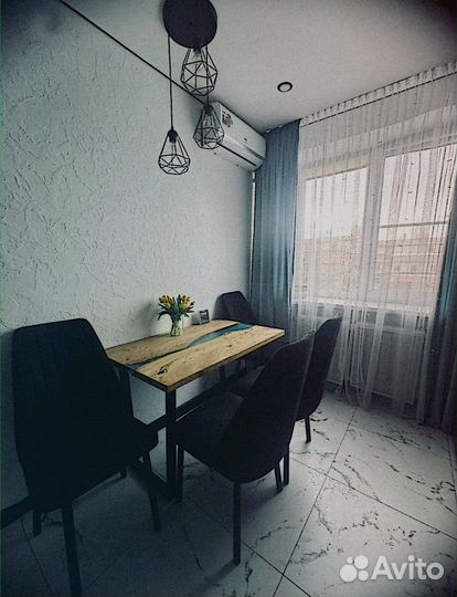 Стол из слэба и эпоксидной смолы