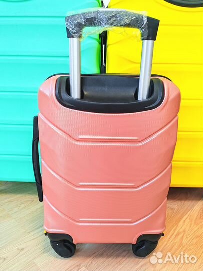 Чемодан на колёсах ручная кладь 40 30 20