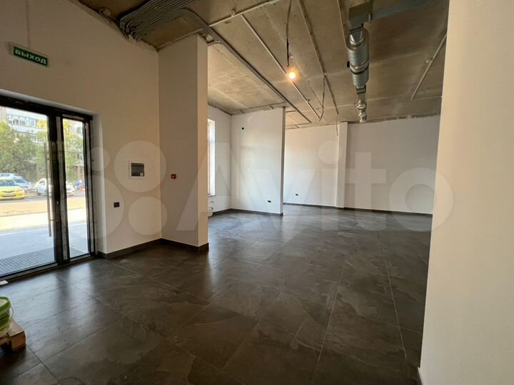 1 этаж с ремонтом в жилом комплексе, 125 м2