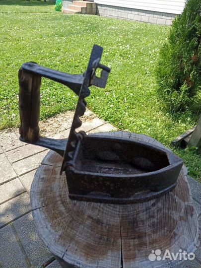 Утюг старинный
