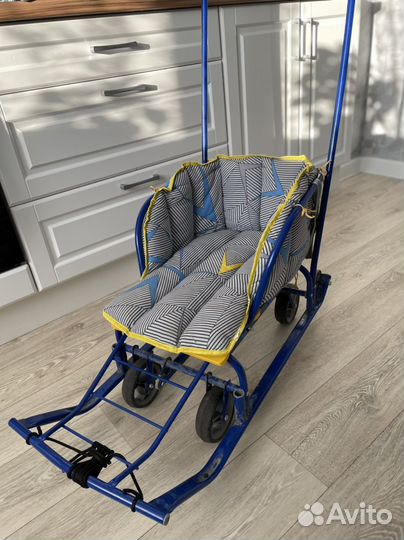 Детские санки на колесах с вкладышем