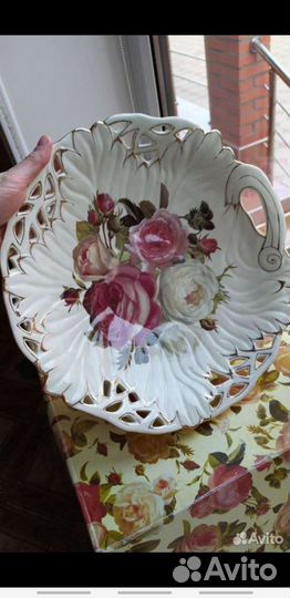 Ваза для фруктов на ножке