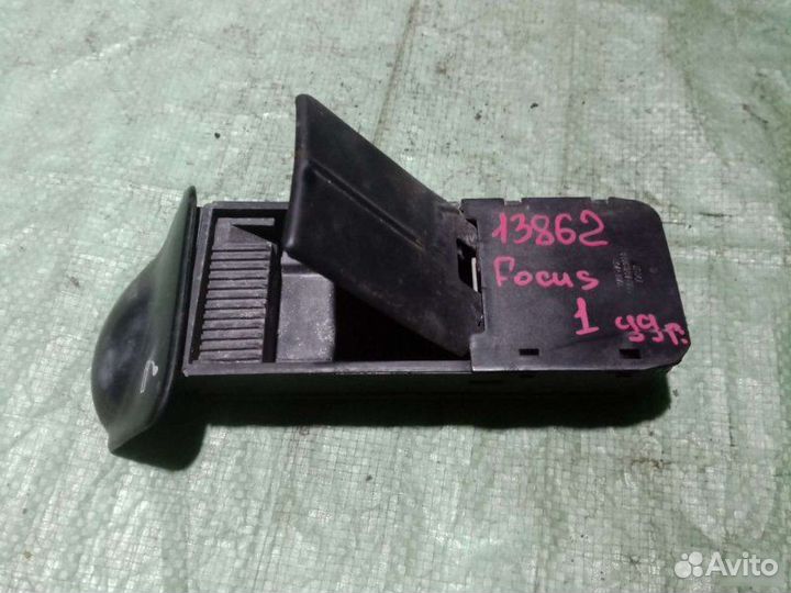 Пепельница Ford Focus 1 седан 2.0I splitport 1999