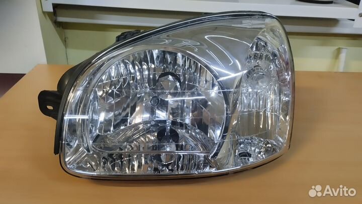 Фара левая Hyundai Santa Fe 2000-2006