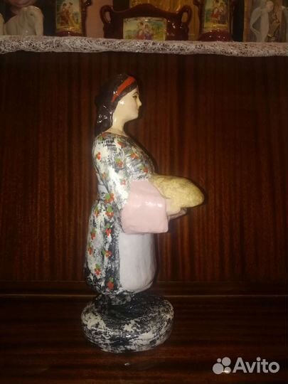 Статуэтка фарфор