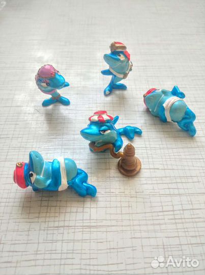 Акулы из Киндер сюрприза