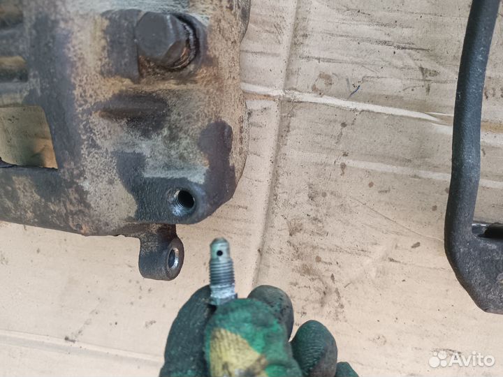 Суппорт передний правый Ford Explorer 2001-2006 г