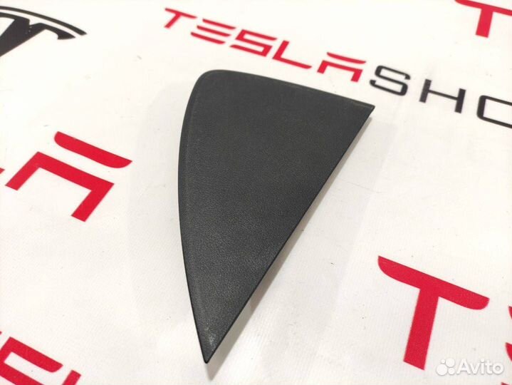 Декоративная накладка центральной панели Tesla