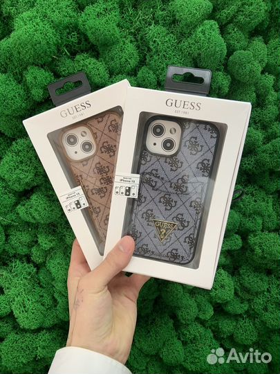 Чехлы на телефон iPhone 15 Guess