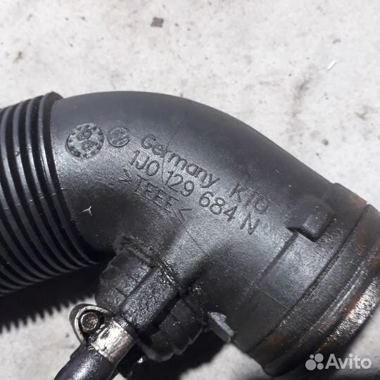Воздушный патрубок 1,6 AKL VW Гольф 4 Октавия А4