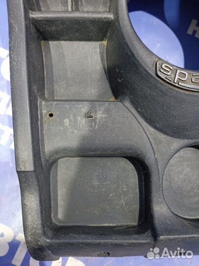 Консоль между сидений Ваз Жигули 2106 седан 2106