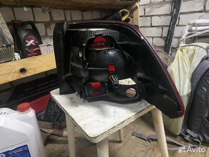 Задний левый фонарь на volkswagen polo