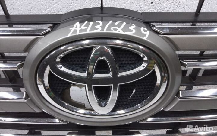 Решетка радиатора Toyota Land Cruiser 200 Restail 2