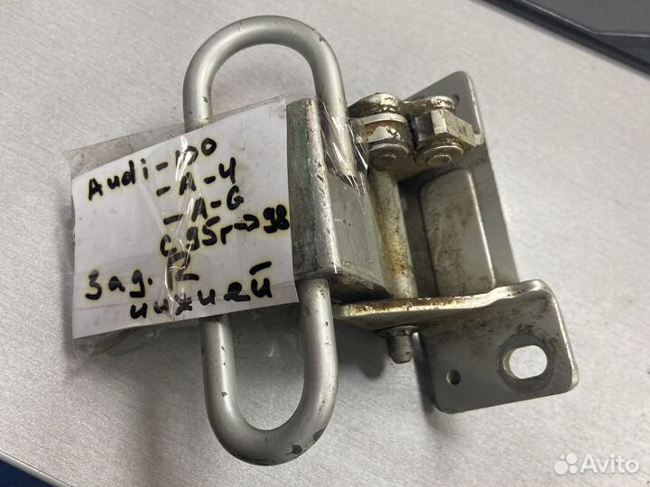 Петля задней правая двери Audi 100 С4 4A0833412a