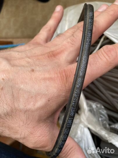 Интернетный кабель на троссе