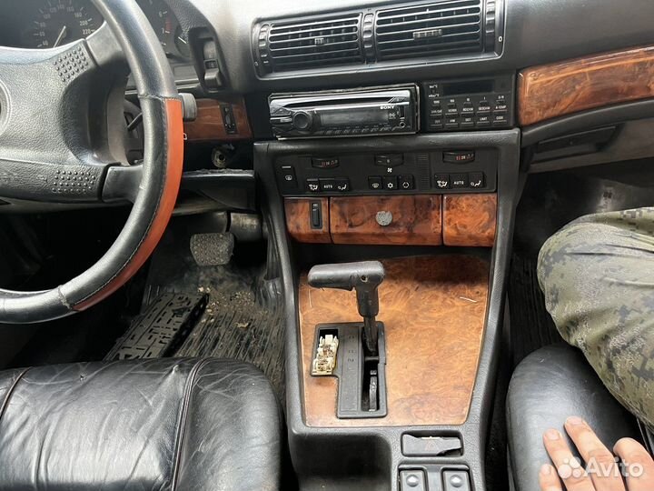 В разборе BMW 740i/750iL E32