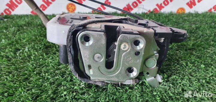 Замок боковой двери передний левый Nissan Note E11