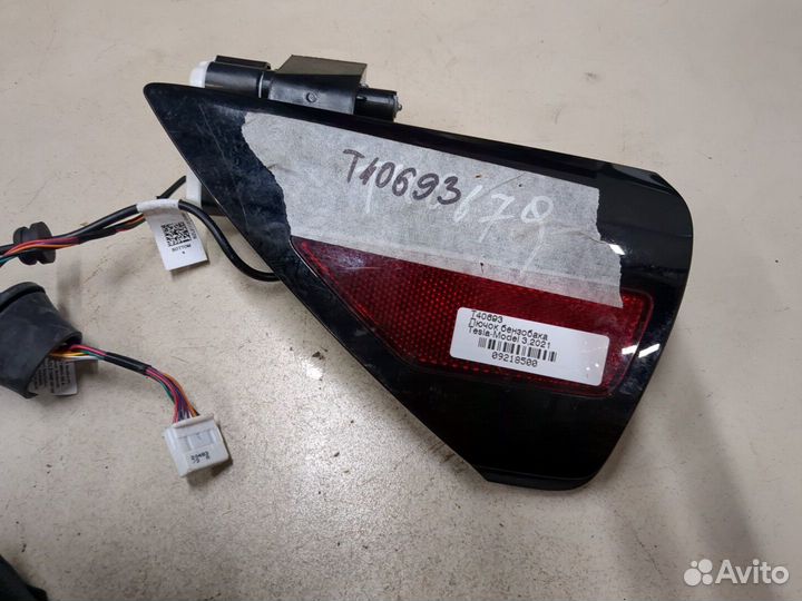 Лючок бензобака Tesla Model 3, 2021