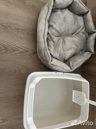 Лоток и лежанка