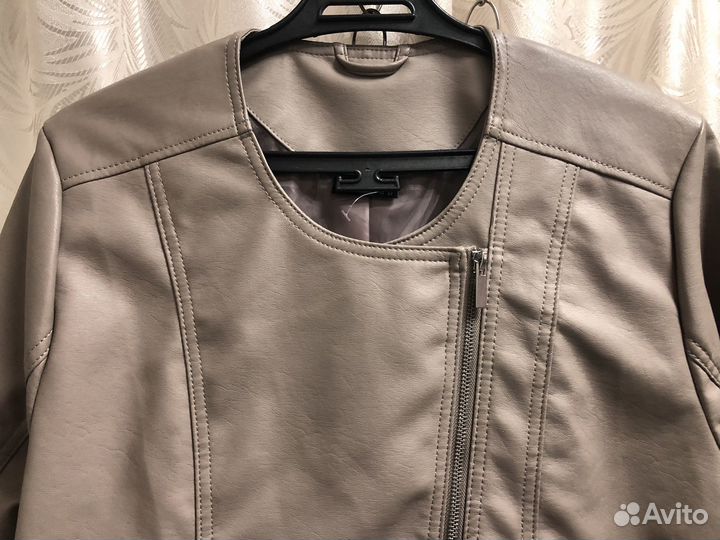 Женская куртка экокожа на 54 размер