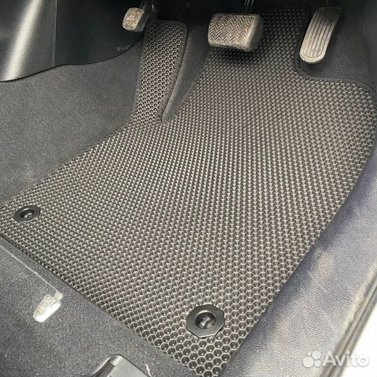 EVA-коврики на Toyota Prius