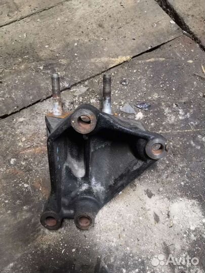 Кронштейн опоры двигателя правый солярис рио