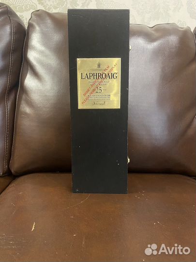 Пустая коробка от виски