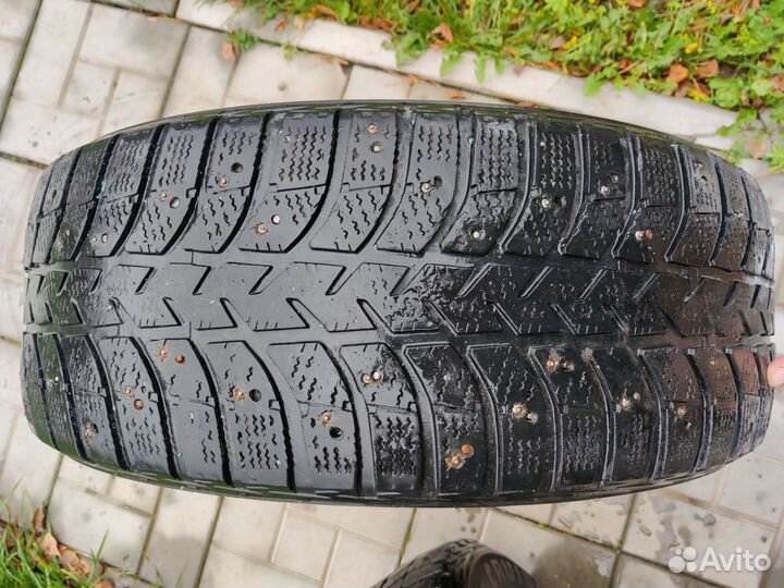 Bridgestone Ice Cruiser 5000 215/60 R16 95T