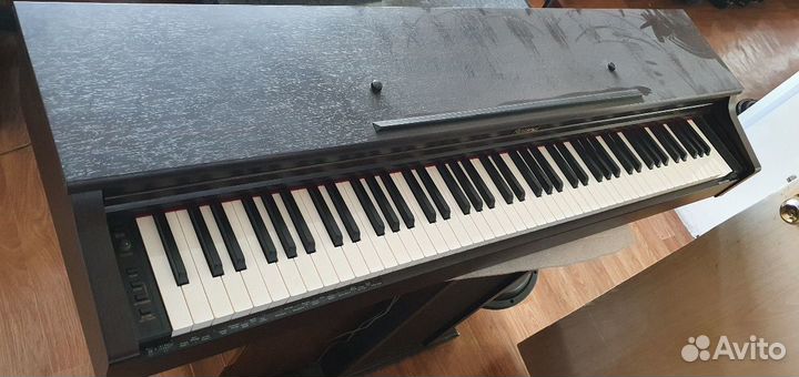 Продам цифровое пианино Roland HP201 бу без ножек