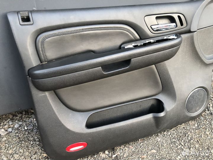 Обшивка передней левой двери Escalade III 06-14