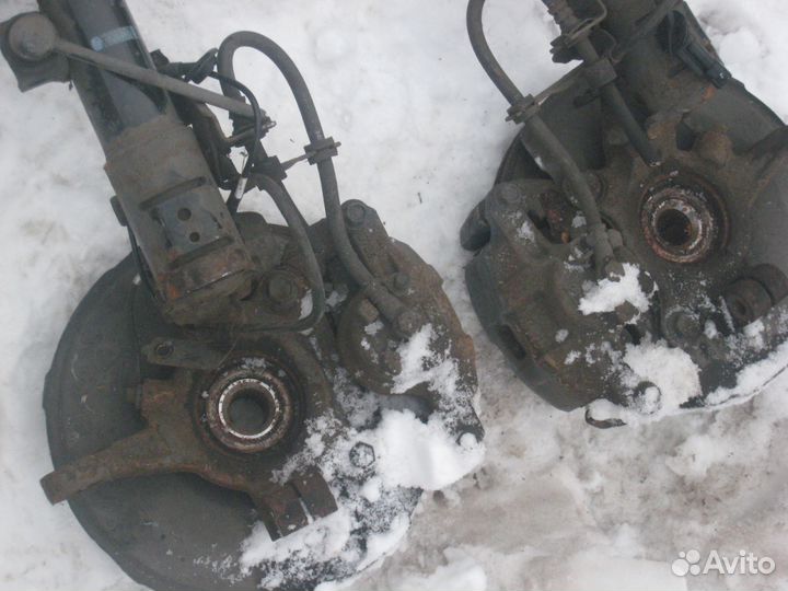 Поворотный кулак Mitsubishi Lancer 10