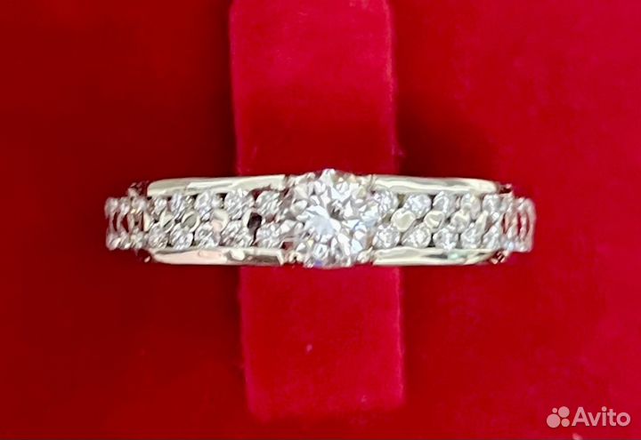 Золотое кольцо с крупным бриллиантом 0.61ct