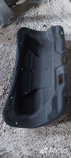 Обшивка крышки багажника Nissan Skyline v35