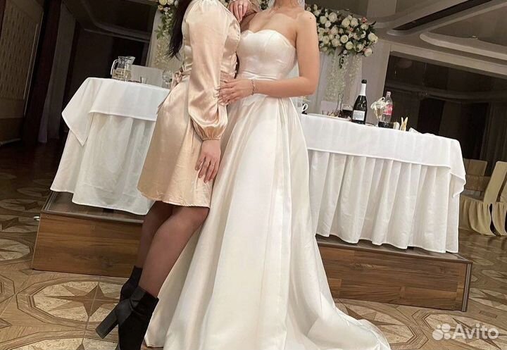 Свадебное платье со шлейфом