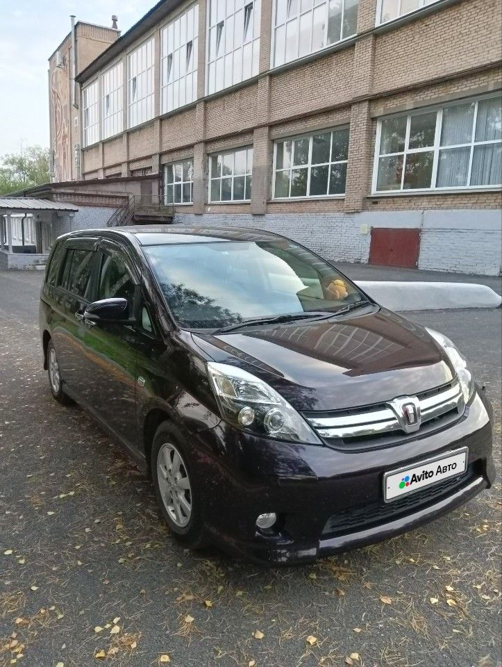 Toyota Isis: фото из отзыва