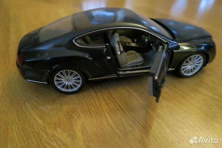 Minichamps 1:18 Bentley Continental GT