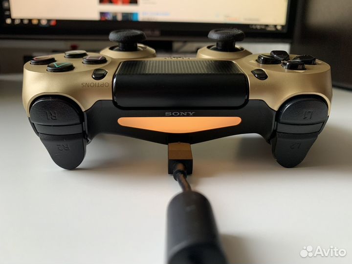 Геймпад DualShock 4 для PlayStation 4 золотой