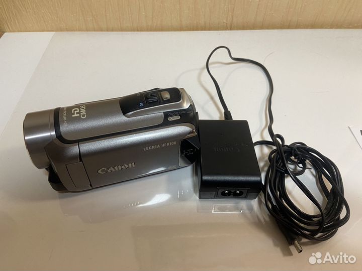 Видеокамера Full HD Canon Legria HF R106 E Kit