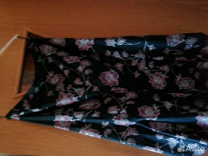 Юбка женская черная с розовыми цветами, с рюликсом