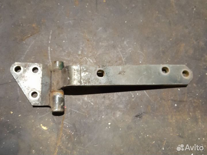 Петля двери багажника нижняя Паджеро 2
