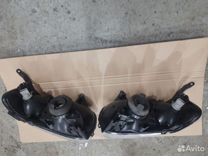 Фары передние Ford Escape