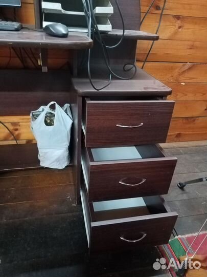 Стол компьютерный