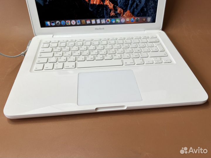 MacBook 13 2010 отличная батарея