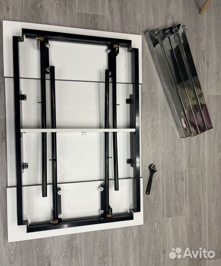 Кухонный стол стеклянный раздвижной