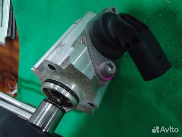 Топливный насос Volkswagen Golf V AXW