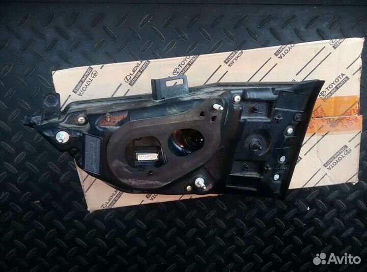 Фонарь задний левый внутренний Lexus RX 4