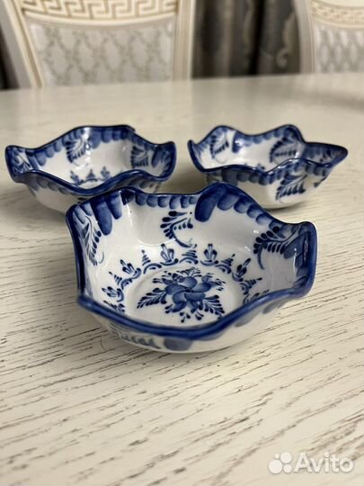 Фарфоровая посуда гжель: три вазочки, новые