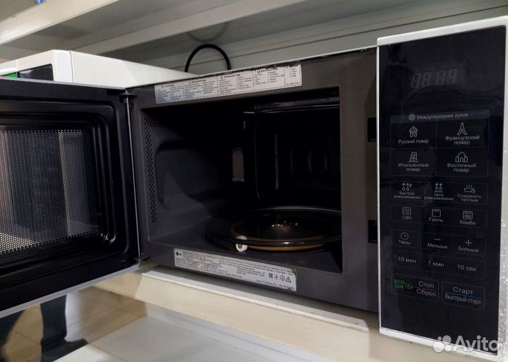 Продам микроволновую печь LG гарантия