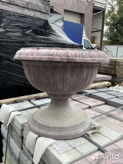 Вазоны для цветов, садовые фигуры