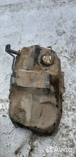 Бензобак на лансер 10